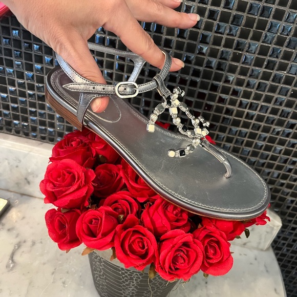 Authentic Chanel Pearl embellished sandals - Picture 13 of 17